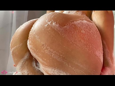 ❤️ Brunete masturbē makstiņu ar vibratoru līdz intensīvam orgasmam dušā Krievu porno pie mums ️❤