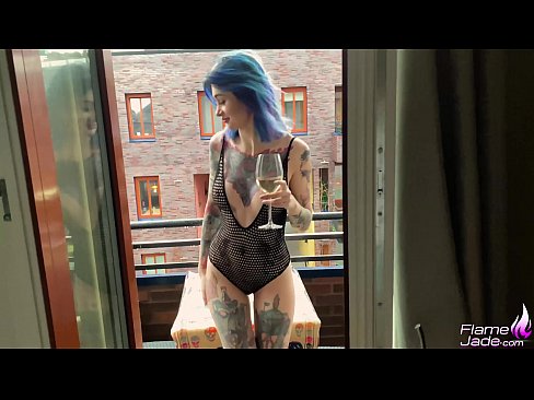 ❤️ Milzīga meitene sūc ar rīklīti un kaislīgi drāž zem klajas debess Krievu porno pie mums ️❤
